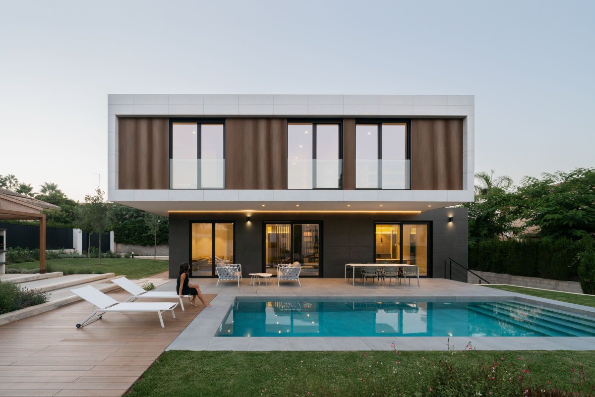 Archello's tweet image. This modular home in Valencia by @casasinhaus blends minimalism with striking contrasts.
buff.ly/41sAeJJ
#ModularArchitecture #MinimalistDesign #SustainableLiving