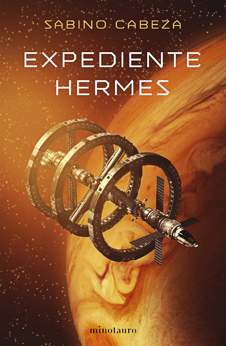 ¡Desvelamos la cubierta y más detalles sobre la novela ganadora del XIX #PremioMinotauro!

#ExpedienteHermes, de Sabino Cabeza, que llegará a librerías el próximo 25 de marzo.

En el siglo XXII se han popularizado los cruceros vacacionales entre la Tierra, Marte y Júpiter. A