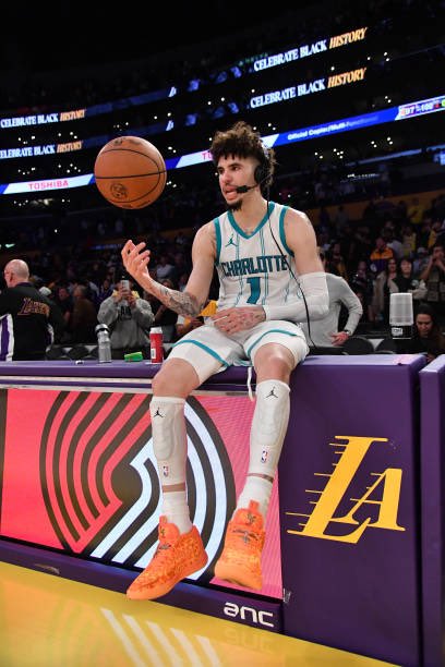 hornetshoops_'s tweet image. Most PPG in the fourth quarter this season:

LaMelo Ball - 8.7
Kyrie Irving - 7.7
Zion Williamson - 7.6
Trae Young - 7.3

Not even an all-star?