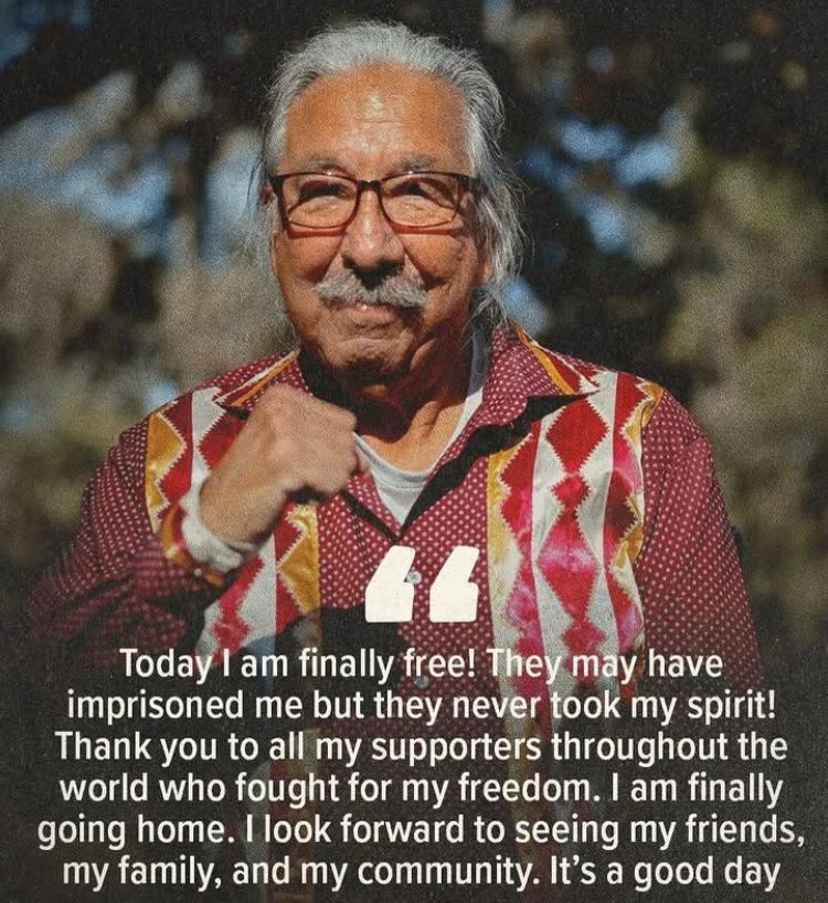 Incomindios's tweet image. Leonard Peltier wurde am 18. Februar aus dem Gefängnis entlassen und in sein Zuhause im Turtle Mountain gebracht. Incomindios freut sich über diesen Erfolg und wünscht Leonard viele glückliche Momente im Umfeld seiner Familie und Community.
#LeonardPeltierFree