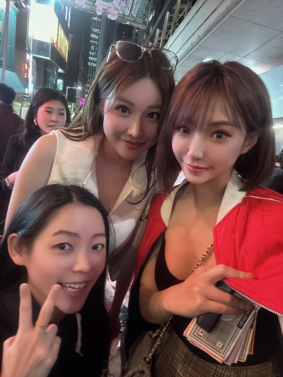 The most beautiful girl in web3 <a href="/0xlilylim/">Lily</a> 
and web3詩雅 <a href="/Cryptosamoymoy/">Cryptosamoyed 🇲🇴</a> 💝🫶🏻