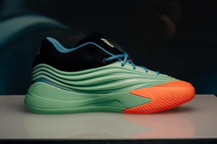 mmscene's tweet image. Lillard Unveils Adidas Dame X - See more here: malemodelscene.net/sportswear/sne…

#DamianLillard made waves at #NBA All-Star Weekend 2025 with the unveiling of his latest signature sneaker, the #AdidasDameX. The nine-time All-Star took to the court in the “Dame’s Light” colorway, kicking