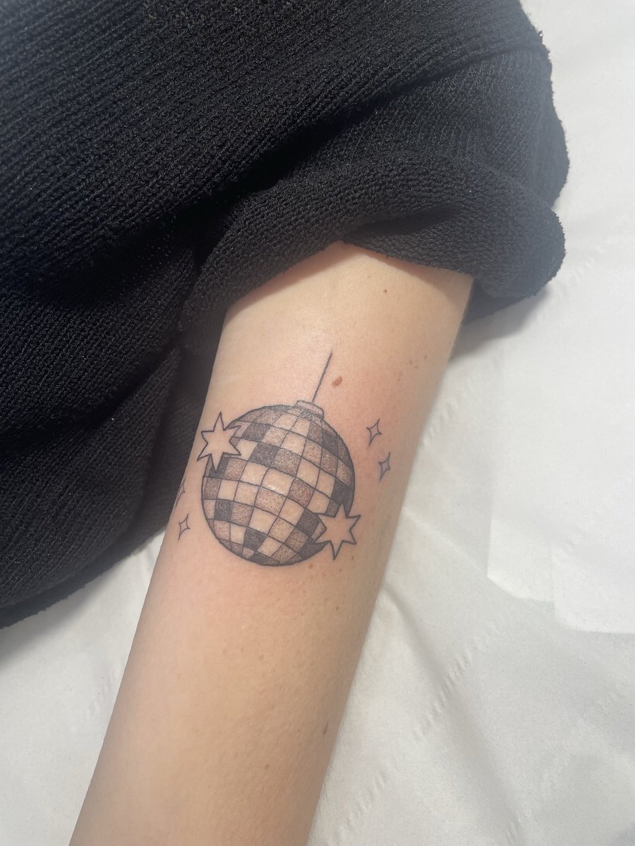 ilona burton tweet media