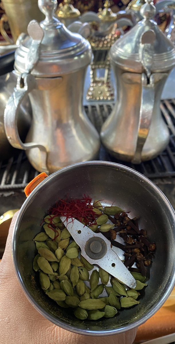 أنا من كثر ما اذخرك لـلموقف الجاد
مسمّيك " لا ضاقت علي الوسيعة "
'
'
#مساء_الخير 

🩵☕️