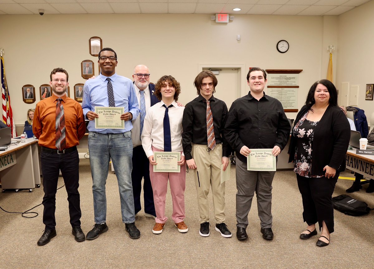 Dr. Birnbohm (@cbeducator) on Twitter photo We are proud of our (first in school history) State Championship E-Sports team. Hard work off season pays off…keep it going Chiefs! <a href="/Cherokee_HS/">Always_a_Chief</a> We are proud of our (first in school history) State Championship E-Sports team. Hard work off season pays off…keep it going Chiefs! <a href="/Cherokee_HS/">Always_a_Chief</a>