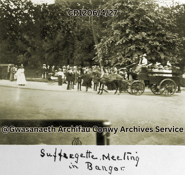 Mae hi’n Ddiwrnod Cyfiawnder Cymdeithasol y Byd, ac yn ddiwrnod i gofio bod llawer o anghydraddoldebau cymdeithasol yn parhau. Gallwn edrych yn ôl ar ymdrechion arwrol y gorffennol am ysbrydoliaeth yn y presennol. Er enghraifft, y Swffragetiaid hyn ym Mangor o oddeutu 1915.