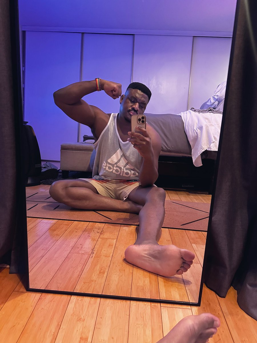 blkbaybeef's tweet photo. Goodnight 🥱👣 https://t.co/sNvZNLNlX2