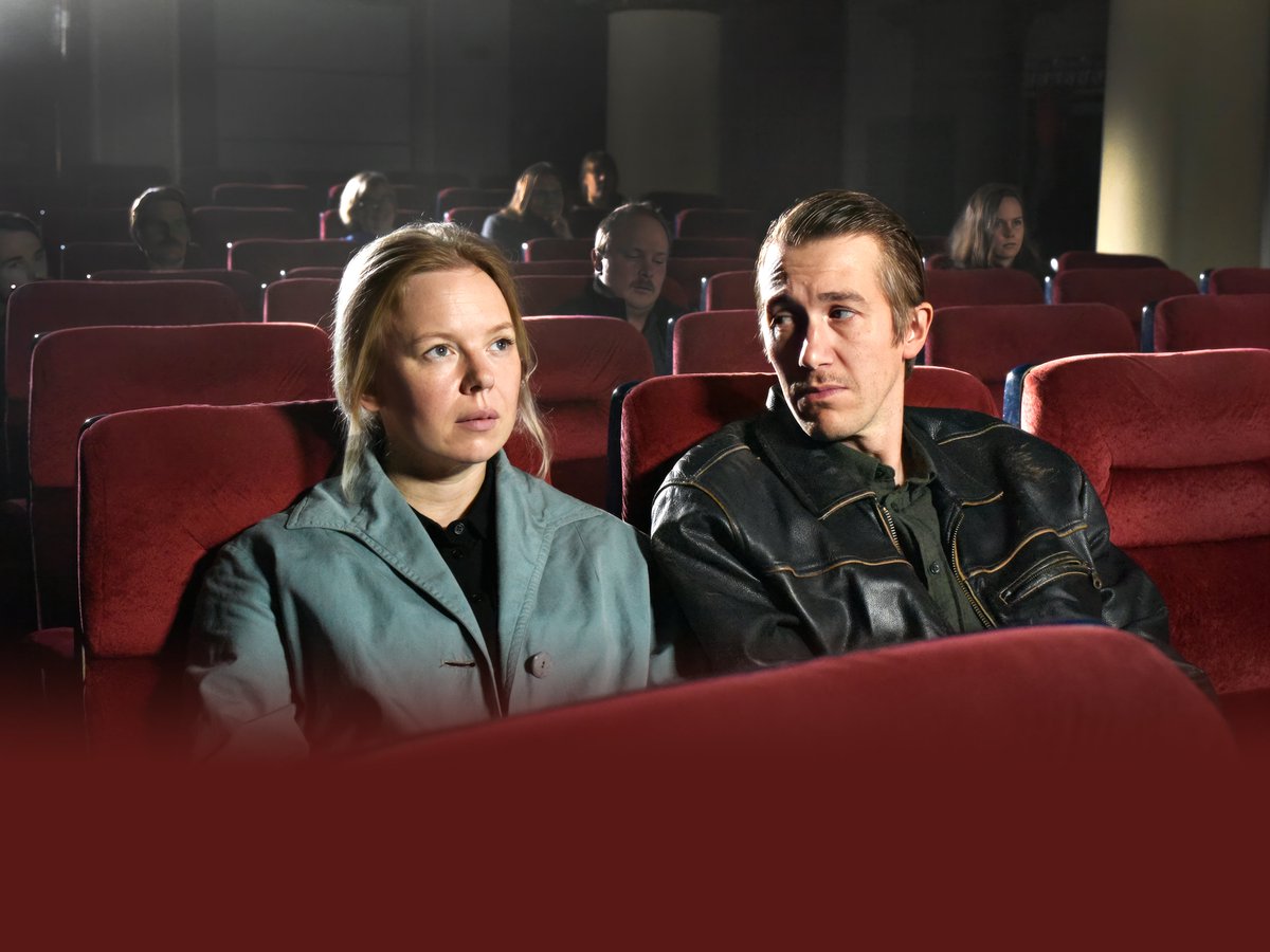 Hasan Hüseyin Çağıran, #AkiKaurismäki'nin filmi #FallenLeaves üzerine yazdı:

"Gerçekten de ölüler ölmezler. Çalışırlar, her günde yeniden çalışırlar."

hazirkita.net/aylak-goz-2-3/