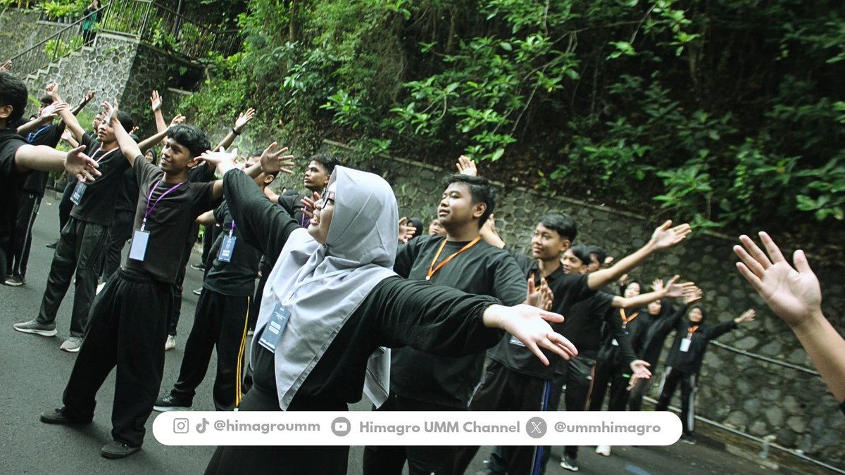 ummhimagro's tweet photo. Hari kedua DOPMA Agroteknologi 2024 penuh dengan energi dan semangat! Kegiatan dimulai dengan senam pagi dilanjutkan dengan berbagai lomba seru yang meningkatkan kekompakan. Sebagai penutup, para mahasiswa baru Agroteknologi resmi disambut supporter Brigade Agronomi. https://t.co/8CzcixoGZk