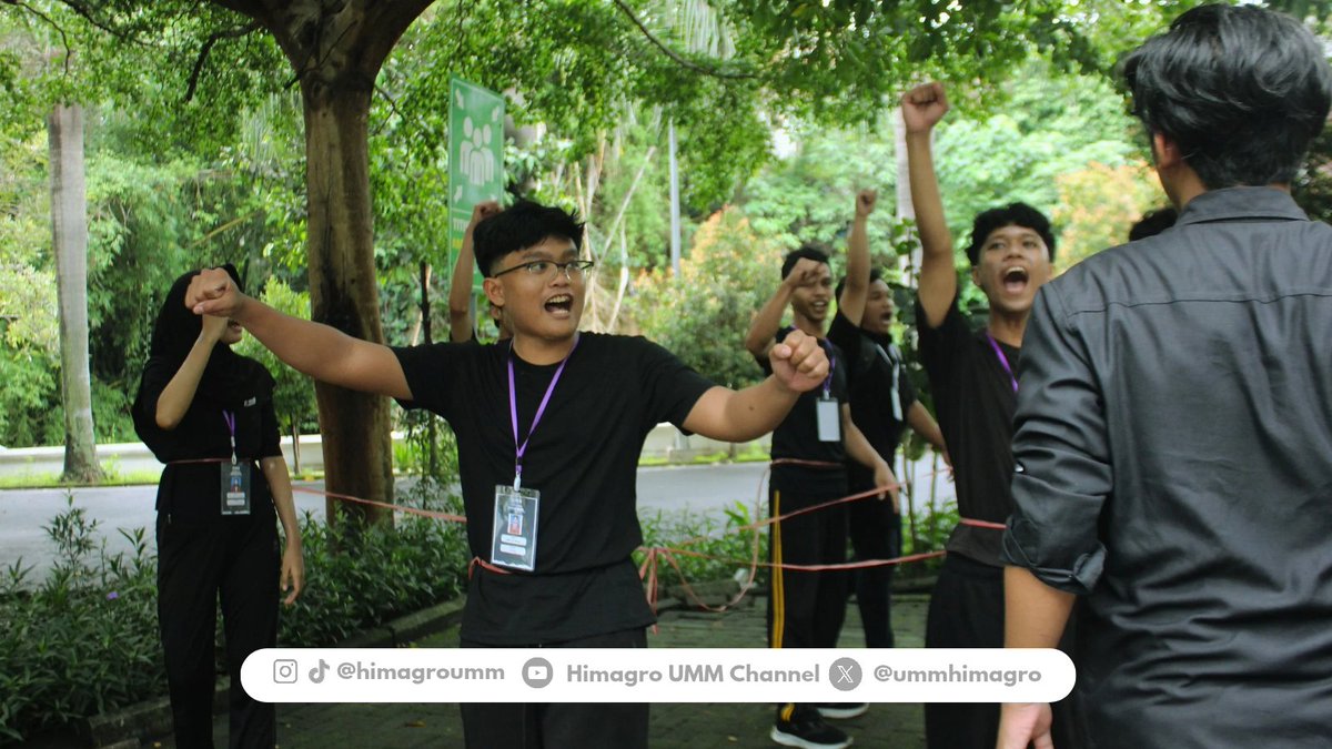 ummhimagro's tweet photo. Hari kedua DOPMA Agroteknologi 2024 penuh dengan energi dan semangat! Kegiatan dimulai dengan senam pagi dilanjutkan dengan berbagai lomba seru yang meningkatkan kekompakan. Sebagai penutup, para mahasiswa baru Agroteknologi resmi disambut supporter Brigade Agronomi. https://t.co/8CzcixoGZk