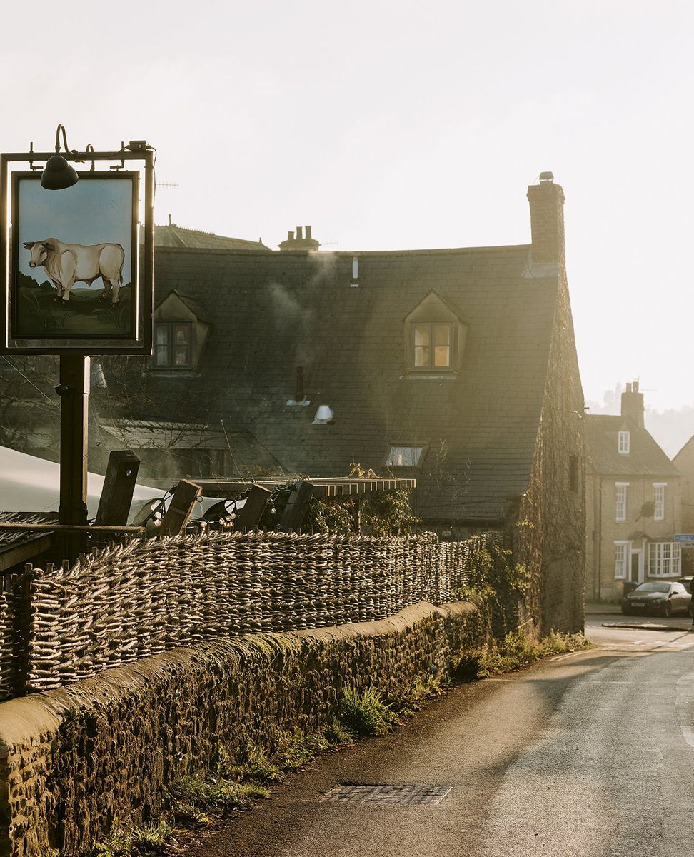 FoodandTravelHQ's tweet image. As the days become longer and the season changes, Steven Short recommends where to combine muddy-boots rambles and fabulous inn dining in the current issue of Food and Travel⁠
⁠
📸 The Bull Inn, Oxford
⁠
#foodandtravel #pubwalks #pubfood