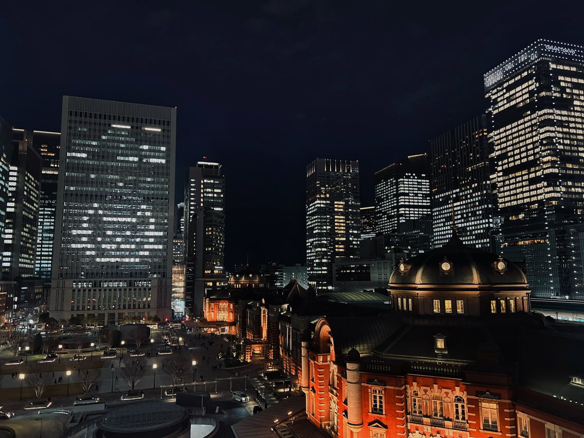 明日、2/21（18時～19時）東京駅前の日本生命丸の内ビル に猫🐱が出現！！
近くにいらっしゃる方はぜひ見てみてください♪

#窓文字 #ニッセイ猫の日前夜祭 #猫の日 #ねこの日 #にゃんにゃんにゃんの日