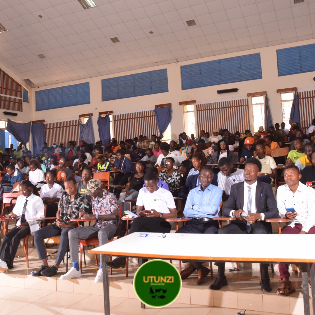 utunziafrica's tweet photo. Stronger together! 🤝🐔

Our seminar at Kenyatta University Kitui Campus sparked insightful conversations on the shift to cage-free farming. Change begins with awareness!

#EndCages #StudentsForAnimalWelfare #utunziafrica #change #CageFreeFarming #StudentSeminars https://t.co/eayXLpcgne