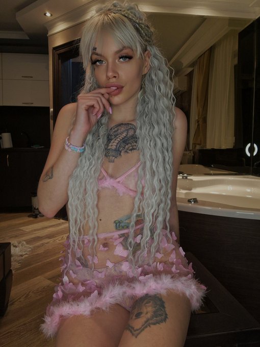 Tattoedgirl1