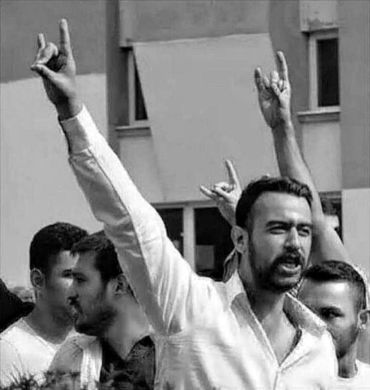 Ege'de bir kurt ulur, uyuyanlar uyanmaz
Yiğit meydanda olur, kanlı pusu atılmaz . 

🇹🇷Aziz ruhun şad olsun Fırat Yılmaz Çakıroğlu!