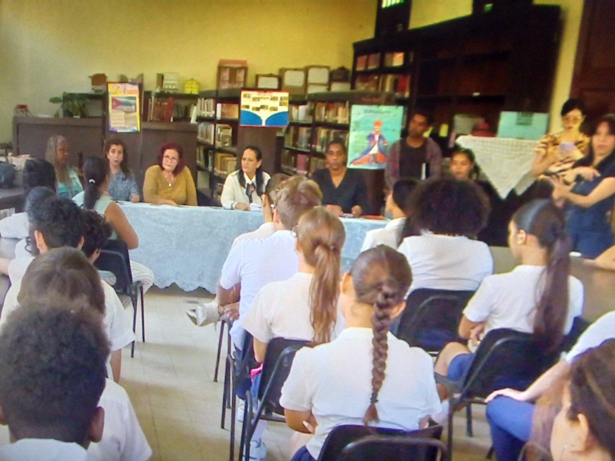 #ContraLasDrogasSeGana y desde las aulas de las secundarias básicas de la capital se debate y analiza cómo prepararnos mejor para crear rechazo y percepción de riesgo entre maestros, alumnos, especialistas y factores de la comunidad en el empeño de #ToleranciaCero en #Cuba