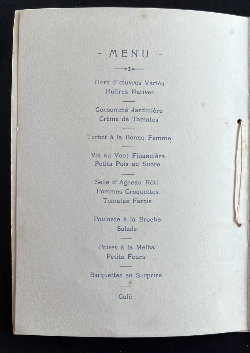 Frederic Humbert (@frederic) on Twitter photo Photo historique !
Nov 1923 : c’est la première fois que la FFR, i.e. son Président Octave Lery, est invitée à s’assoir à la même table que les Home Unions, avec les Présidents des fédés 🏴🏴🏴🇮🇪
Un symbole fort !
Photo au soir du match du Centenaire 🏴🏴 v 🏴🇮🇪 joué à Rugby Photo historique !
Nov 1923 : c’est la première fois que la FFR, i.e. son Président Octave Lery, est invitée à s’assoir à la même table que les Home Unions, avec les Présidents des fédés 🏴🏴🏴🇮🇪
Un symbole fort !
Photo au soir du match du Centenaire 🏴🏴 v 🏴🇮🇪 joué à Rugby