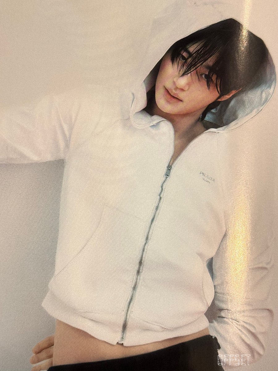 inmyheyday_'s tweet photo. 크롭후드… 최고의 아이템😇

#변우석 #ByeonWooSeok #ELLE https://t.co/5BwkzU3V9j