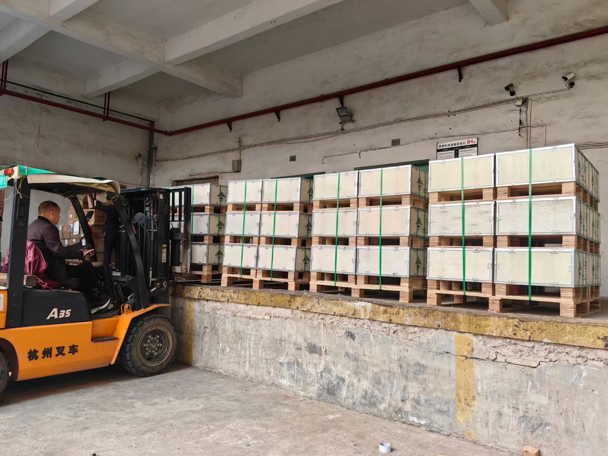 Jasper_JREPower's tweet photo. Teeing up excellence!
Our specialized golf cart lithium batteries are packed and ready to roll out to courses worldwide. ⛳🔋 Designed for peak performance and long-lasting power, we’re driving the future of golf mobility. 🏌️‍♂️✨  

#GolfCartBatteries #LithiumPower https://t.co/GCdBxIzNyI