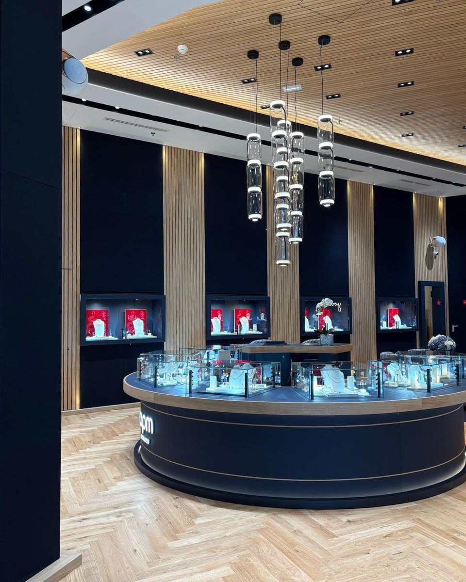 apm_monaco's tweet photo. Big News ✨ We’re delighted to unveil our newly upgraded and relocated boutique at CAP3000 Mall in France.
This stunning space—spanning nearly 200 sqm—offers an elevated, immersive shopping experience. 📍 Visit us at CAP3000 and experience it for yourself!
#APMmonaco #CAP3000 #France