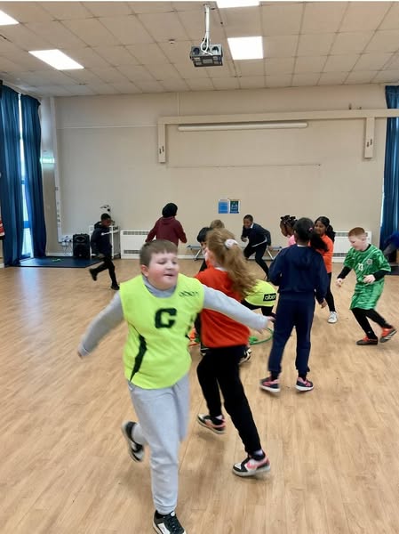 LynnfieldSchool's tweet photo. Shiver me timbers! Y5 have been pillaging treasure to take back to Pirate Island. Watch out for the Navy : they'll make you walk the plank 🏴☠️🦜
#TEAMWORK #OAA #stickability https://t.co/8FXFI7cPcr