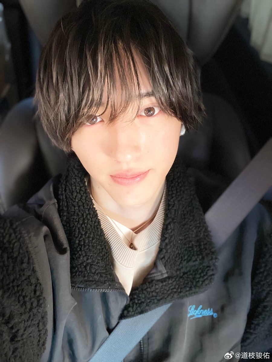 道枝くんの自撮り大好き😭🩷今日何となくWeibo来てくれるって思ってた