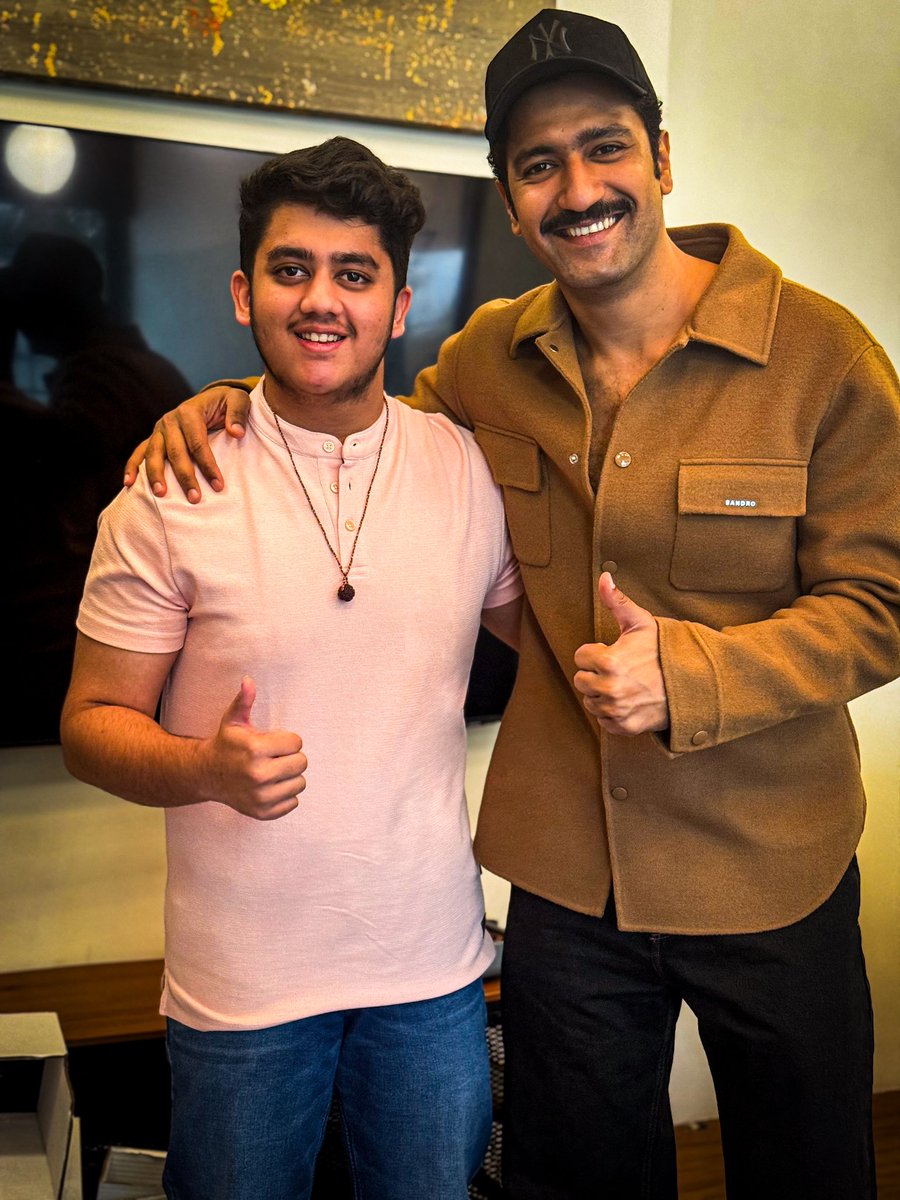 “हाथी, घोड़े, तोप, तलवार-फौज तो तेरी सारी है
पर ज़ंजीरों में जकड़ा राजा मेरा अब भी सबपे भारी है।” 🚩🔥

#Raje #Chhaava 
<a href="/vickykaushal09/">Vicky Kaushal</a> #VickyKaushal