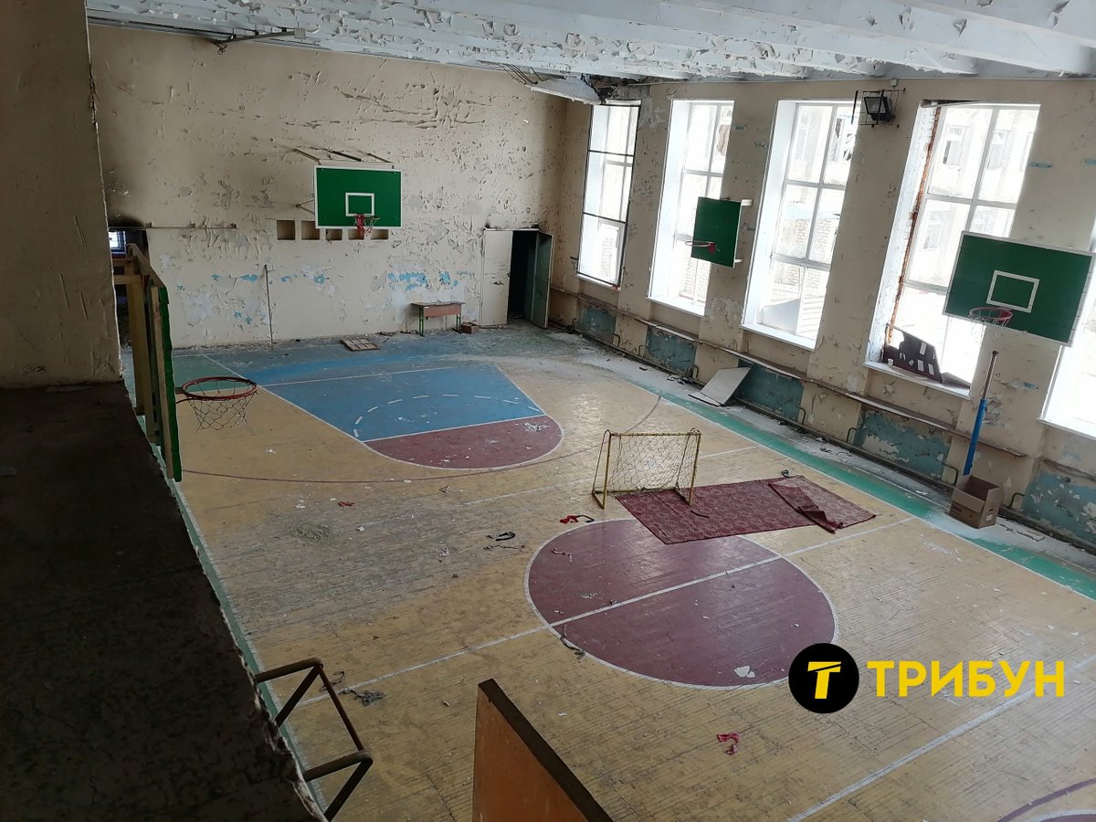 _Denyshchenko's tweet photo. Школа №14 в окупованому Сіверськодонецьку

#russiaisaterroriststate #Ukraine #Luhanskoblast #WarinUkraine #StopRussia #UkraineWar #UkraineRussianWar #RussianUkraineWar #StandWithUkraine #RussianWarCrimes https://t.co/hB1KAIAhZI