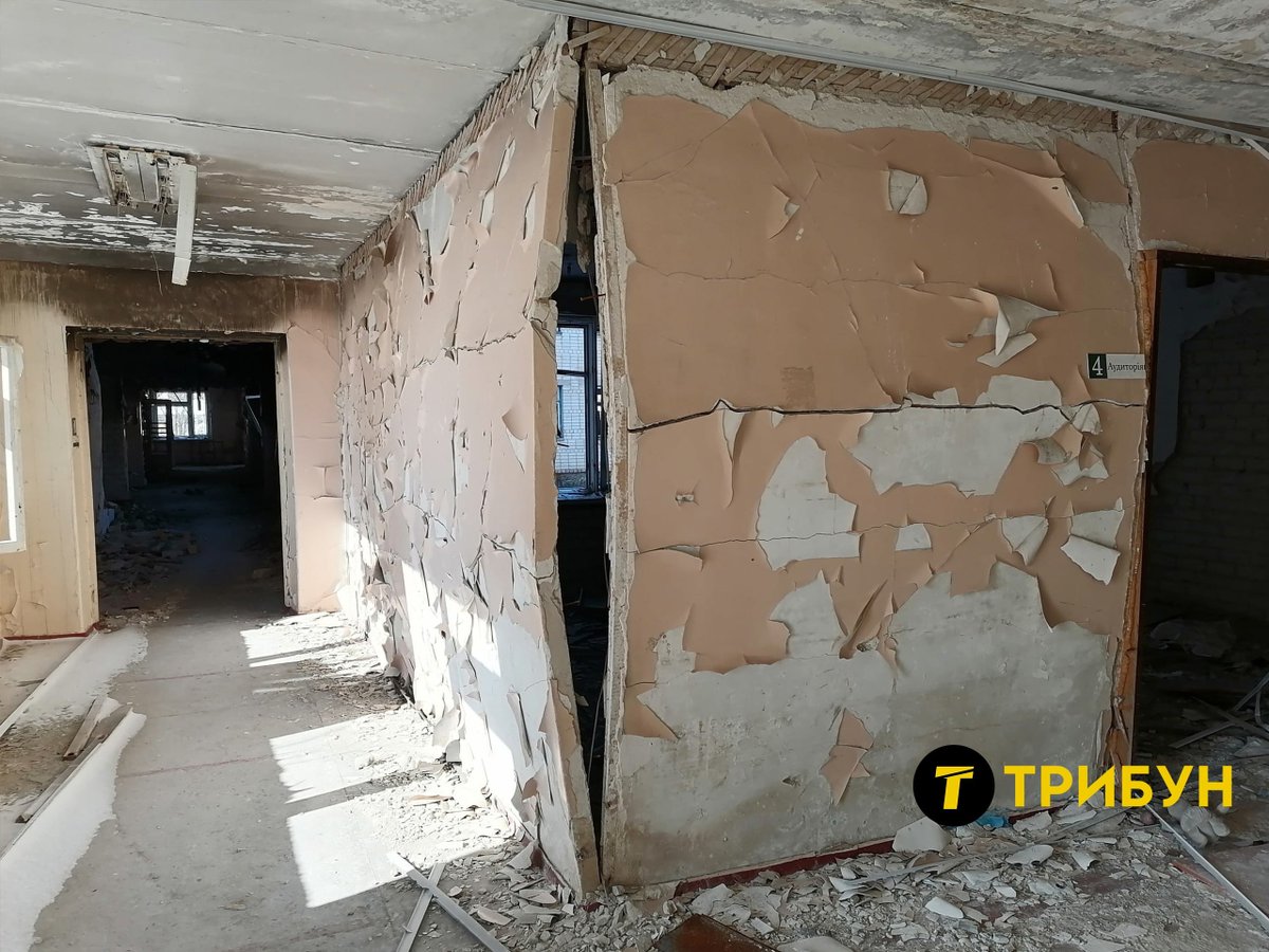 _Denyshchenko's tweet photo. Школа №14 в окупованому Сіверськодонецьку

#russiaisaterroriststate #Ukraine #Luhanskoblast #WarinUkraine #StopRussia #UkraineWar #UkraineRussianWar #RussianUkraineWar #StandWithUkraine #RussianWarCrimes https://t.co/hB1KAIAhZI