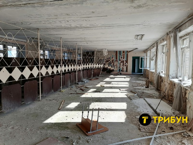 _Denyshchenko's tweet photo. School #14 in occupied Siverskodonetsk

#russiaisaterroriststate #Ukraine #Luhanskoblast #WarinUkraine #StopRussia #UkraineWar #UkraineRussianWar #RussianUkraineWar #StandWithUkraine #RussianWarCrimes https://t.co/2FgHvsI6As