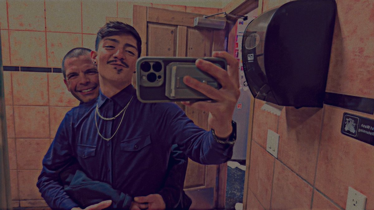 killkill2818's tweet image. I’ll massage his back and he’ll break mines @Jamezb84