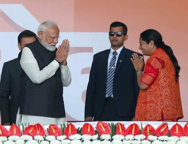 KumarAbhiBJP's tweet photo. दिल्ली की मुख्यमंत्री पद की शपथ लेने पर श्रीमती रेखा गुप्ता जी को बहुत बहुत बधाई एवं शुभकामनाएं।
हमें पूर्ण विश्वास है कि आपके नेतृत्व में दिल्ली राज्य तेज गति से विकास पथ पर अग्रसर होगी।
@BJP4India
@gupta_rekha https://t.co/jGB0n2NoFw