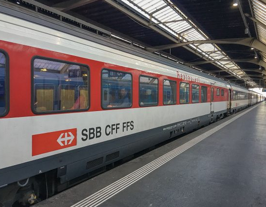 Die #SBB wird in diesem und im nächsten Jahr im Umfang von je 50 Millionen Franken #Sparbillette im Fernverkehr anbieten.
Darauf hat sich die SBB mit #Preisüberwacher Stefan <a href="/smeierhans/">Stefan Meierhans</a> geeinigt, wie dieser mitteilt. 
Im letzten Jahr waren es Sparbillette für 37 Millionen. (1/3)