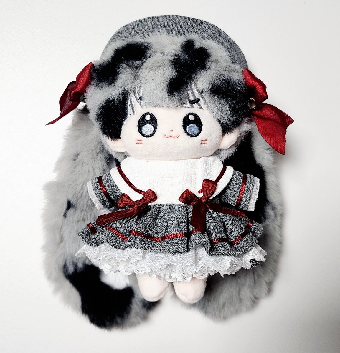 코지데이
포리가 머리가큰건지..
모자가..음..그냥 살짝걸쳐서 집게삔 리본으로
고정했다🤣