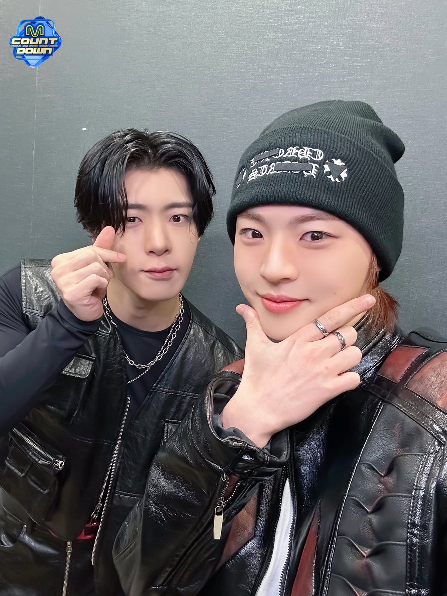 ┌──────────┐
│⌕ 온앤오프
└──────────┘
연관 검색어
↳ 믿고 듣는 온앤오프
↳ 노래가 안 끝나요 🔂
↳ 명곡 맛집 ✨
↳ 무대 맛집 ✨
↳ 퍼포 장인 ✨
↳ 🔥 엠카 온앤오프 최초 공개 🔥

#온앤오프 #ONF #TheStranger