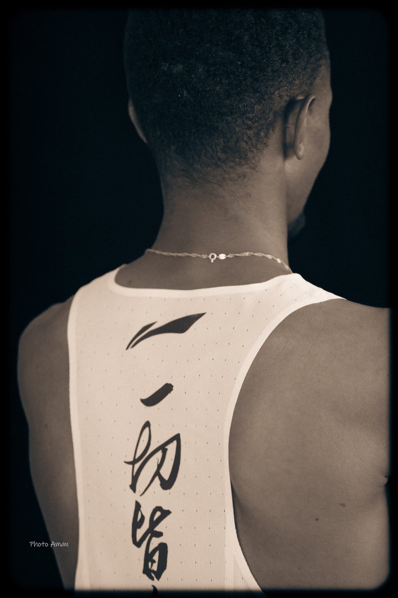 angasurunning's tweet image. Photo of the week. 

Selemon Barega sponsored by Li-Ning.