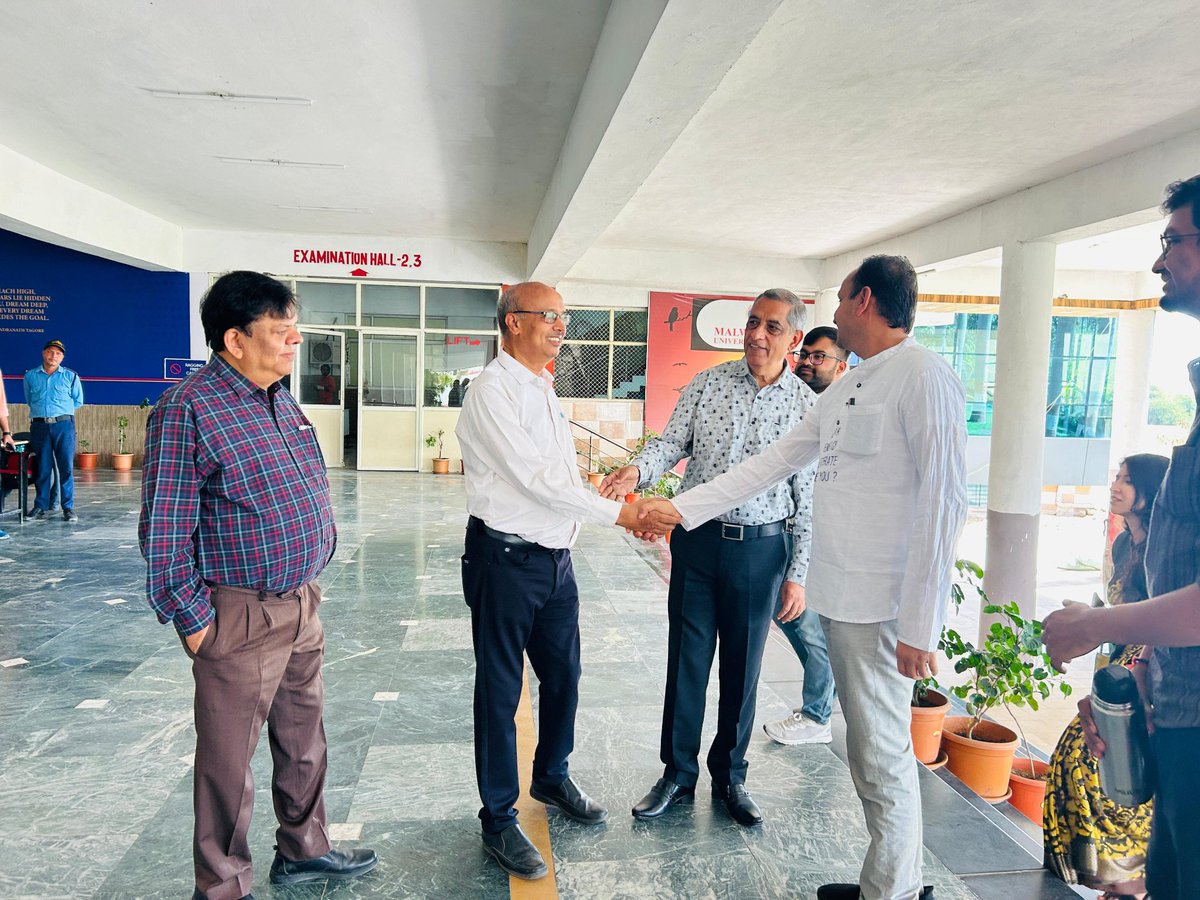 inclimatmission's tweet image. Today's climate workshop at Malwanchal University,  400+ attendees 🌱🙌🏻

#SolarManOfIndia #IndoreClimateMission #PublicMovement
