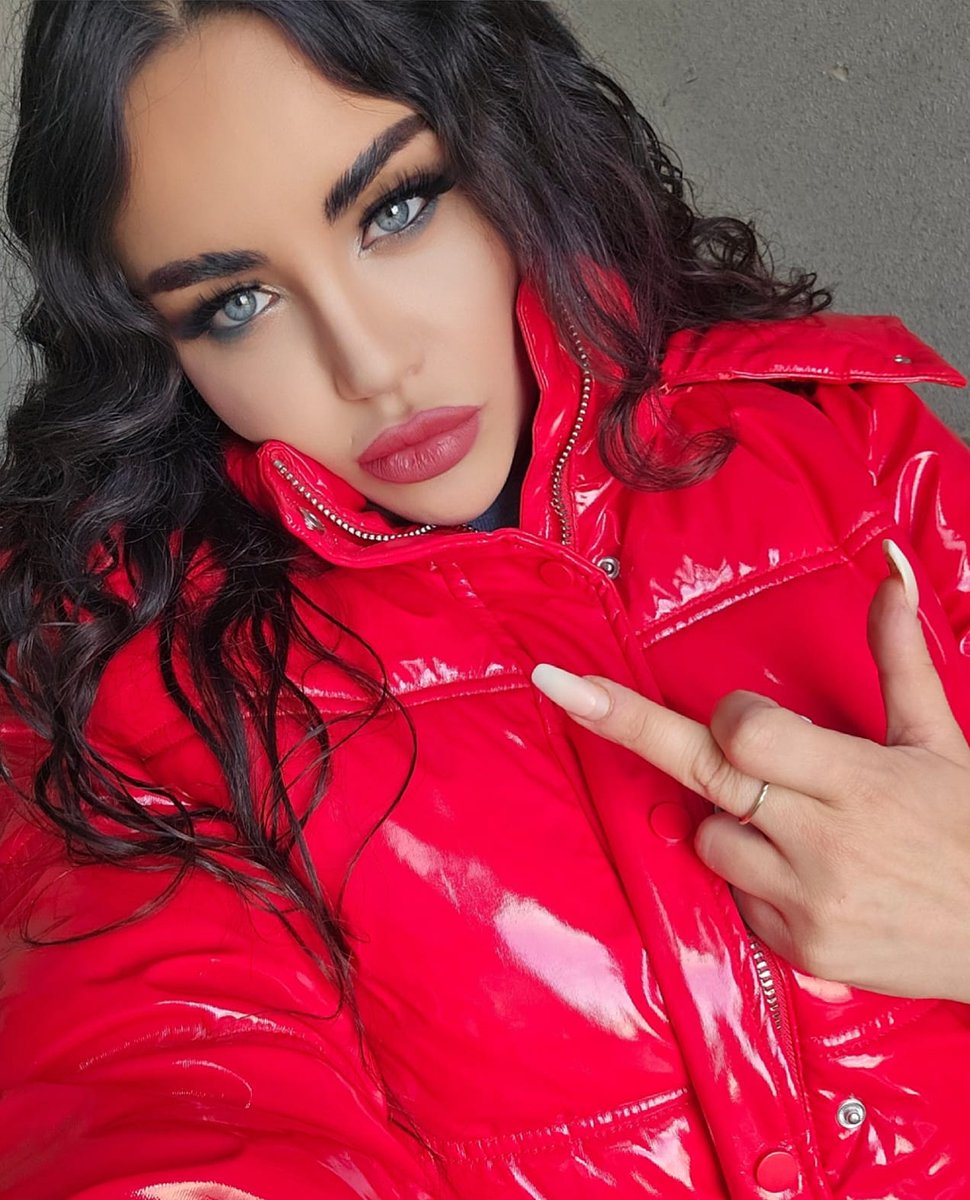 CandyPain0707's tweet photo. Guten Morgen, Zahlschweine! 💸🐷 Ich will, dass eure Konten genauso rot sind wie meine Jacke! Also los, wichst alles rüber, was ihr habt, ihr hirnlosen Viecher! 😈🤯 https://t.co/zf4rVThiTW