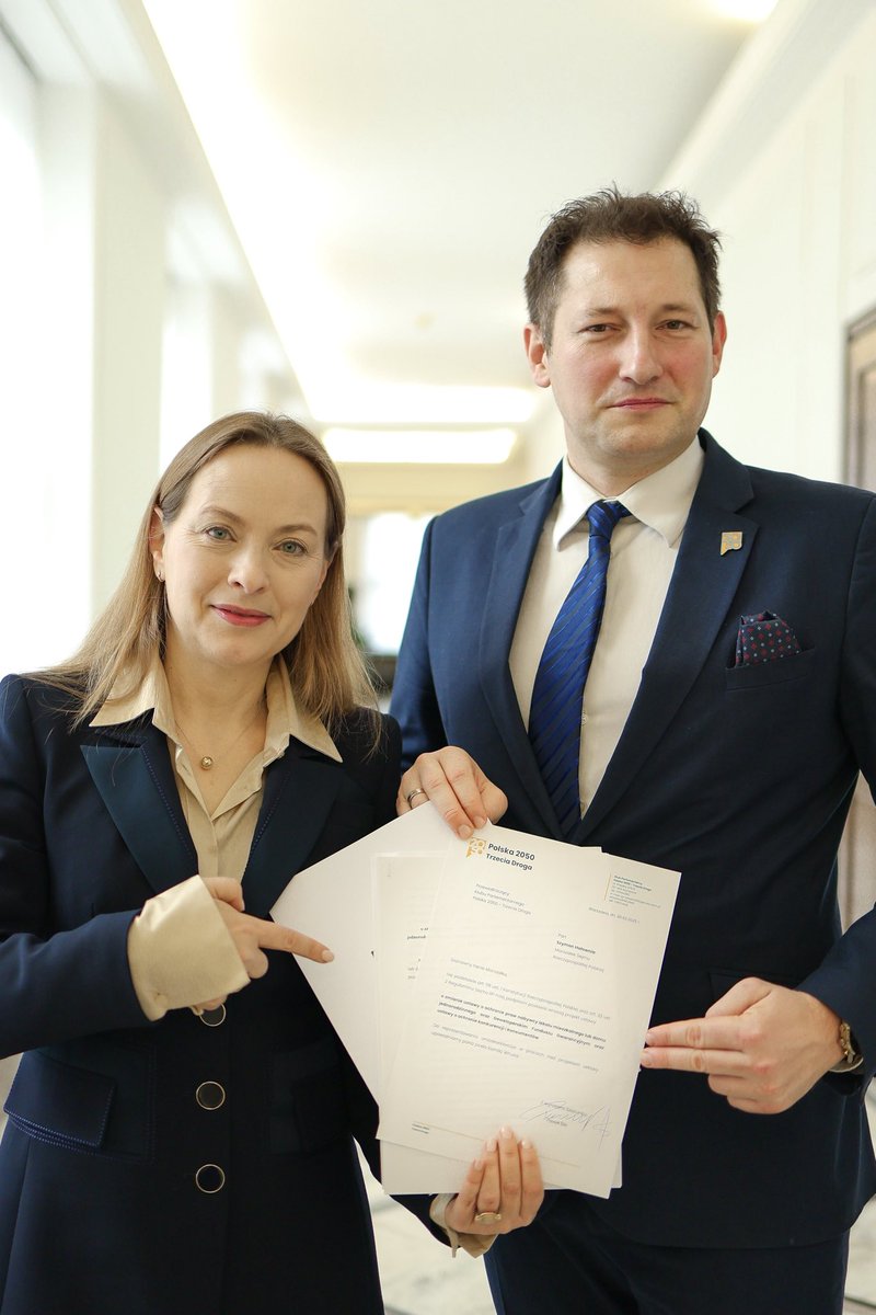 Katarzyna Pełczyńska (@kpelczynska) on Twitter photo Dość pochylania głowy przed wielkim lobby: „Bo tak zawsze było” NIE MUSI BYĆ!
Ludzie jeśli działają razem mają moc.
Złożyliśmy <a href="/PL_2050/">Polska 2050</a> w Sejmie projekt ustawy o ujawnianiu cen mieszkań.
Wprowadzamy dla deweloperów obowiązek:
👉 prowadzenia strony internetowej
👉 podawania na Dość pochylania głowy przed wielkim lobby: „Bo tak zawsze było” NIE MUSI BYĆ!
Ludzie jeśli działają razem mają moc.
Złożyliśmy <a href="/PL_2050/">Polska 2050</a> w Sejmie projekt ustawy o ujawnianiu cen mieszkań.
Wprowadzamy dla deweloperów obowiązek:
👉 prowadzenia strony internetowej
👉 podawania na
