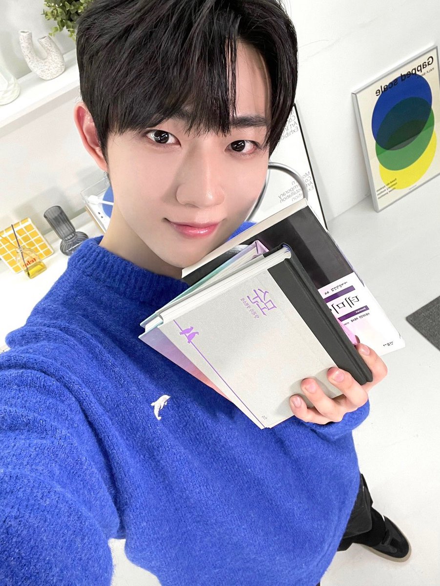 TPST_twt's tweet photo. [#형섭] 형섭이가 추천하는 용기와 자신감을 뿜뿜시키는 법🐰🩵📚📖 https://t.co/OrlKTWRSL6