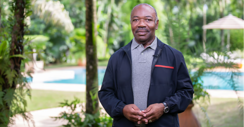 jeune_afrique's tweet photo. Entre lassitude et amertume, l’ancien président gabonais a reçu Jeune Afrique dans sa résidence de la Sablière. Ses appels à la libération de son épouse et de son fils sont autant de cris dans le désert et son tombeur, Brice Clotaire Oligui Nguema, refuse de le voir.
