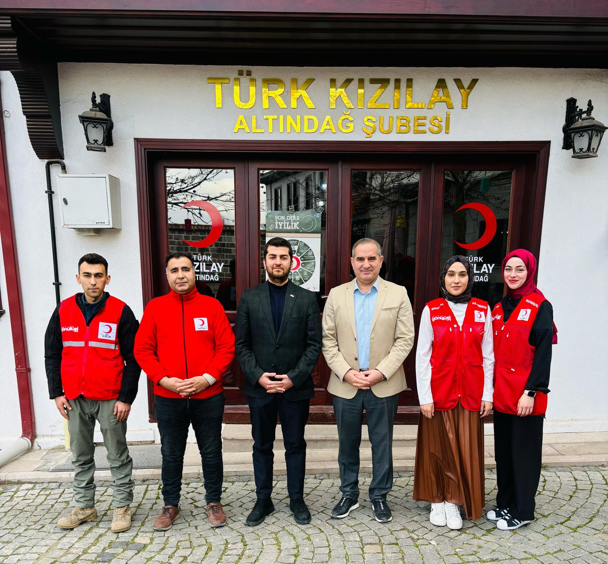 Genç Kızılay Ankara il Başkanı Sn.Mert Arıca Şube Başkanımız Sn. Seyit Ali Kurtuluş a  hayırlı olsun ziyaretinde bulunarak istişarelerde bulunmuşlardır nazik ziyaretleri için teşekkür ederiz.
<a href="/Kizilay/">Türk Kızılay</a> 
<a href="/FatmaMericYlmaz/">Prof. Dr. Fatma Meriç Yılmaz</a> 
<a href="/genckizilay06/">Genç Kızılay Ankara</a> 
<a href="/sakurtulus/">Seyit Ali KURTULUŞ</a> 
<a href="/genckizilay06al/">Genç Kızılay Altındağ</a>