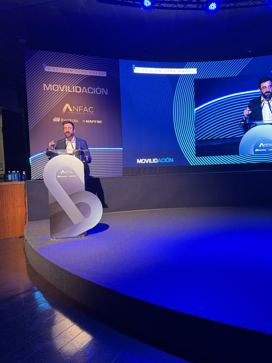 El Secretario de Estado de Energía, <a href="/j_groizard/">Joan Groizard.</a>  habla de suficiente infraestructura de recarga eléctrica en España: 40.000 puntos. 
Pero no habla de cuántos no están operativos porque las administraciones públicas tardan más de 1 año en dar los permisos de apertura.