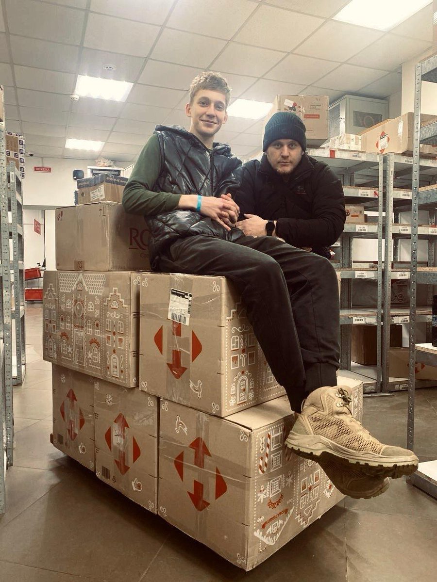 HellsKitchenKh's tweet image. Our parcel technicians working tirelessly through the night dispatching
thermoses, heaters and sleeping bags.
As always, we could not do this without our partner @NP_official_ua.