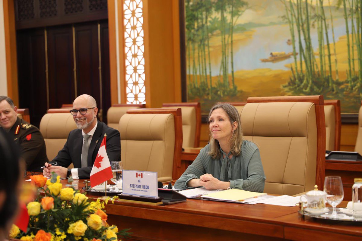 ShawnSteil's tweet image. Defence cooperation is a source of strength in 🇨🇦🇻🇳 relations.  In turbulent times Canada is investing in shared capacity and commitment to defend international law.  Proud to support DM Beck and the 3rd Defence Policy Dialogue with Vietnam in Hanoi.