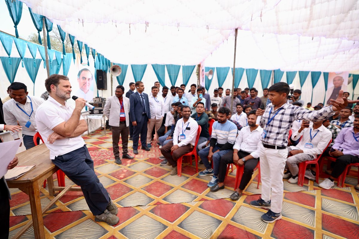 VishwavijayINC's tweet photo. छात्रों के बीच जननायक

📍 रायबरेली, यूपी https://t.co/VrufPYmUYt