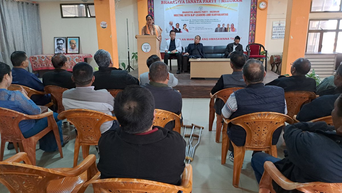 MsaTluanga's tweet photo. On her second visit to Mizoram Hon’ble MoS Ms. @ShobhaBJP Ministry of Micro, Small & Medium Enterprises and Ministry of Labour & Employment, Govt. Of India visited “Mipui Rûn”, State Office of BJP Mizoram. 
Interacting with Party workers, she delivered an inspiring speech and encouraged us karyakartas to strive on and work until real development is ushered into Mizoram. 

@JPNadda @blsanthosh @sambitswaraj  @deveshkumarbjp @hmuakabjp @BJP4Mizoram @bjym_mizoram @MahilaMizoram @BJPKisanMizoram @bjpaizawldist @BLawngtlai @BJP4Mara @DrBeichhua @lalthangmawii75 @BjpCadc @BJP4Mara @BLawngtlai @BjpSiaha37203 @iamfelakhiangte