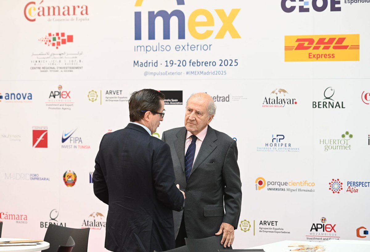 ImpulsoExterior's tweet photo. Cómo nos gusta ver este ambiente de negocio y networking en la Galería de Cristal del Palacio de Cibeles. #imexmadrid25 
@ClubExportadore @LavinaFernando @How2GoColombia https://t.co/korn0c3c6x