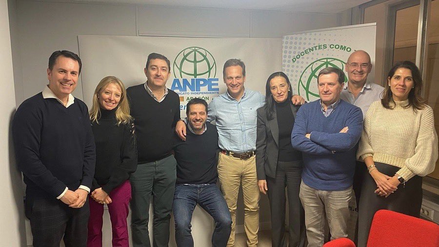 anpenacional's tweet photo. 🌐 Esta semana el secretariado nacional de nuestro sindicato visitó al equipo de @anpearagon 

Muy orgullosos del trabajo y el compromiso de nuestros compañeros y compañeras. Mucha vocación de servicio y empeño por mejorar las condiciones laborales del personal docente. https://t.co/hoeAkcXmoa