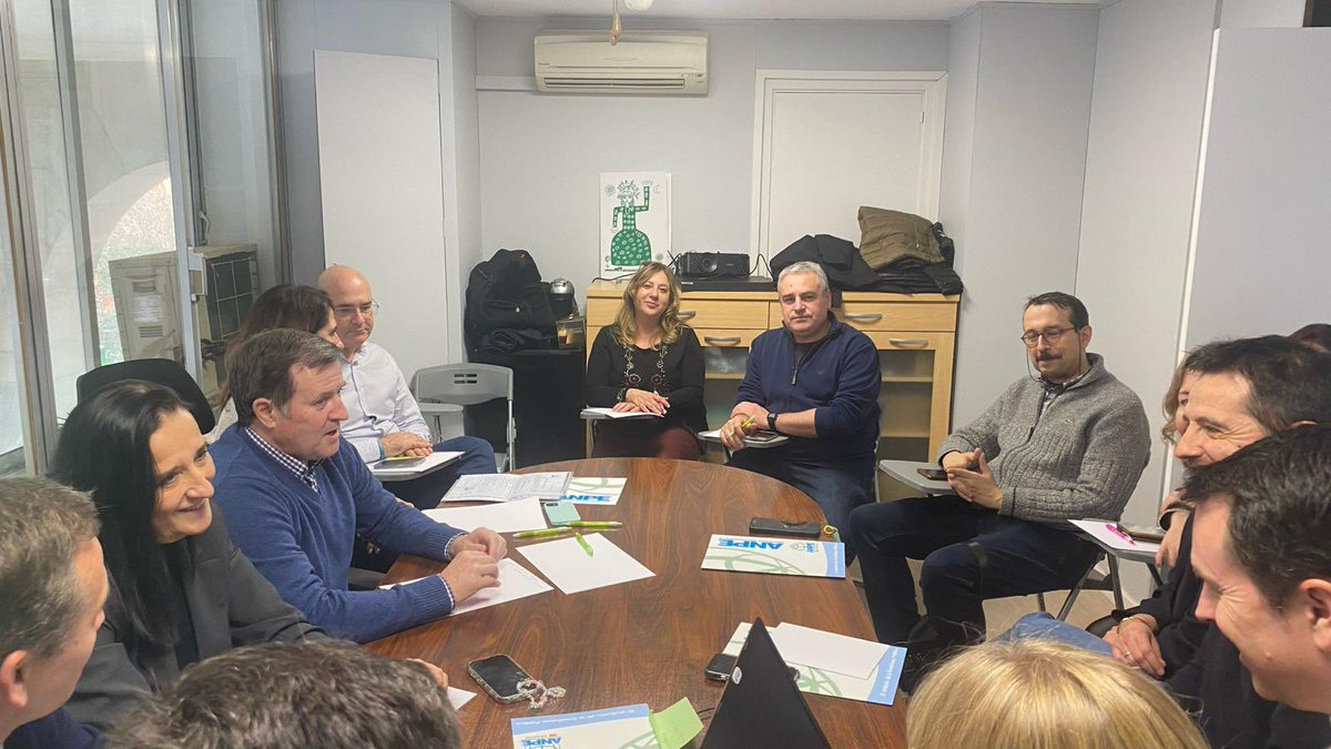 ANPE (@anpenacional) on Twitter photo 🌐 Esta semana el secretariado nacional de nuestro sindicato visitó al equipo de <a href="/anpearagon/">ANPE Aragón | Sindicato independiente</a> 
Muy orgullosos del trabajo y el compromiso de nuestros compañeros y compañeras. Mucha vocación de servicio y empeño por mejorar las condiciones laborales del personal docente. 🌐 Esta semana el secretariado nacional de nuestro sindicato visitó al equipo de <a href="/anpearagon/">ANPE Aragón | Sindicato independiente</a> 
Muy orgullosos del trabajo y el compromiso de nuestros compañeros y compañeras. Mucha vocación de servicio y empeño por mejorar las condiciones laborales del personal docente.